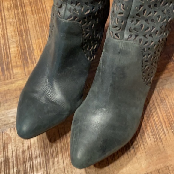 Laser cut leather and suede tall boots - Picture 4 of 9